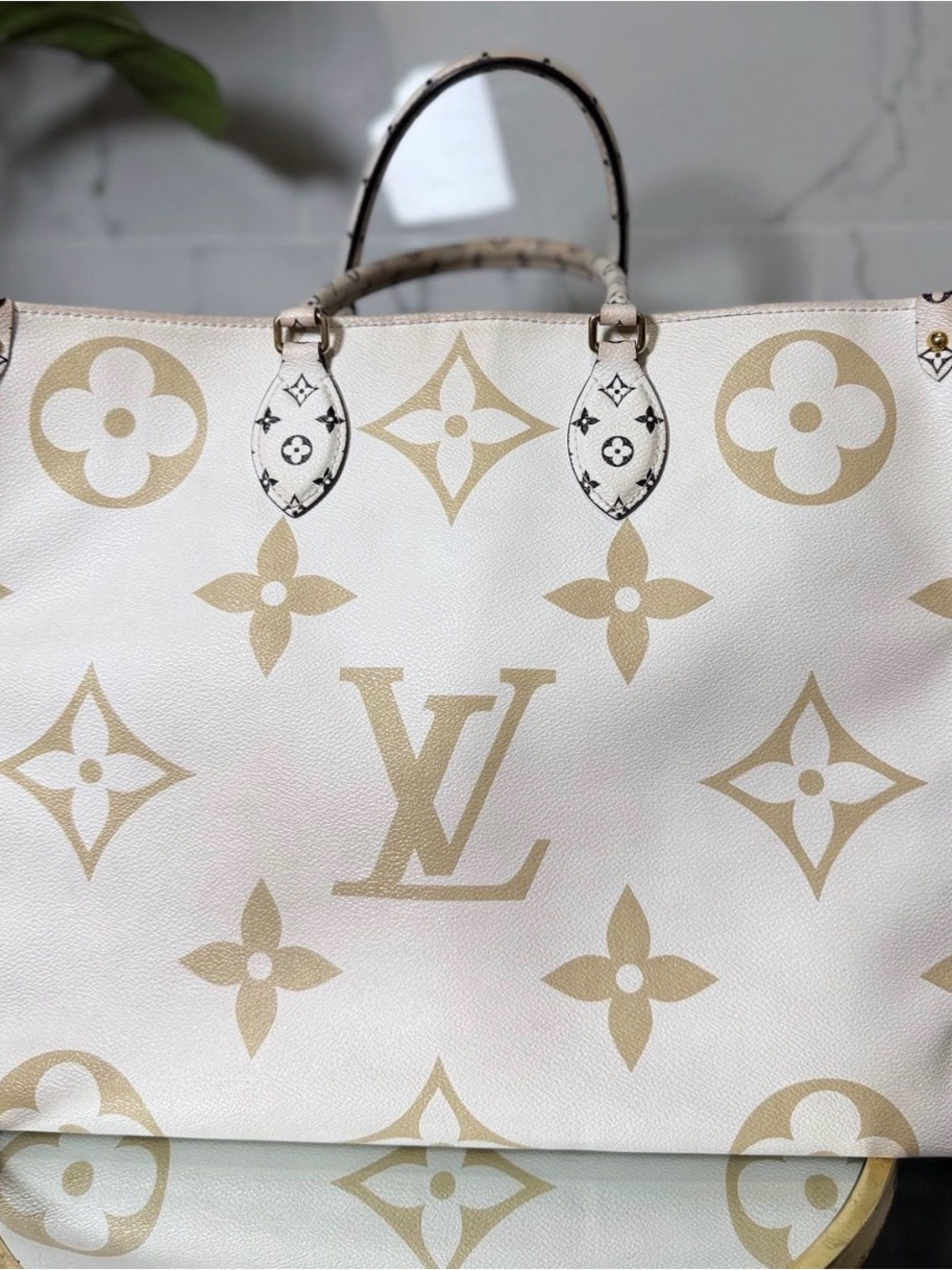 Louis Vuitton ON THE GO Monogram Oversized Tote. Limited edition!